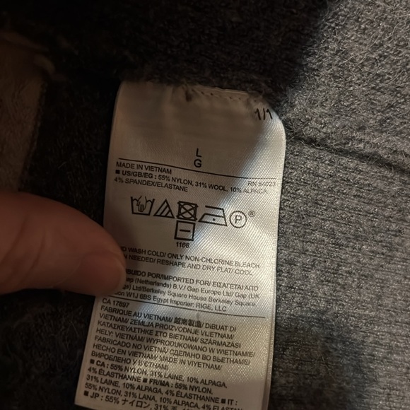 Banana Republic Sweater - Picture 4 of 6